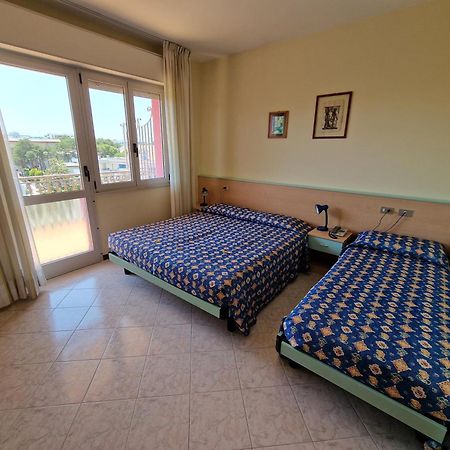 Hotel Di Giovanni Бибионе Стая снимка