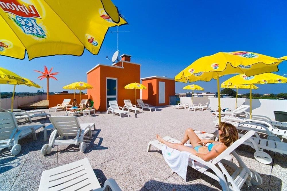 Hotel Di Giovanni Бибионе Екстериор снимка