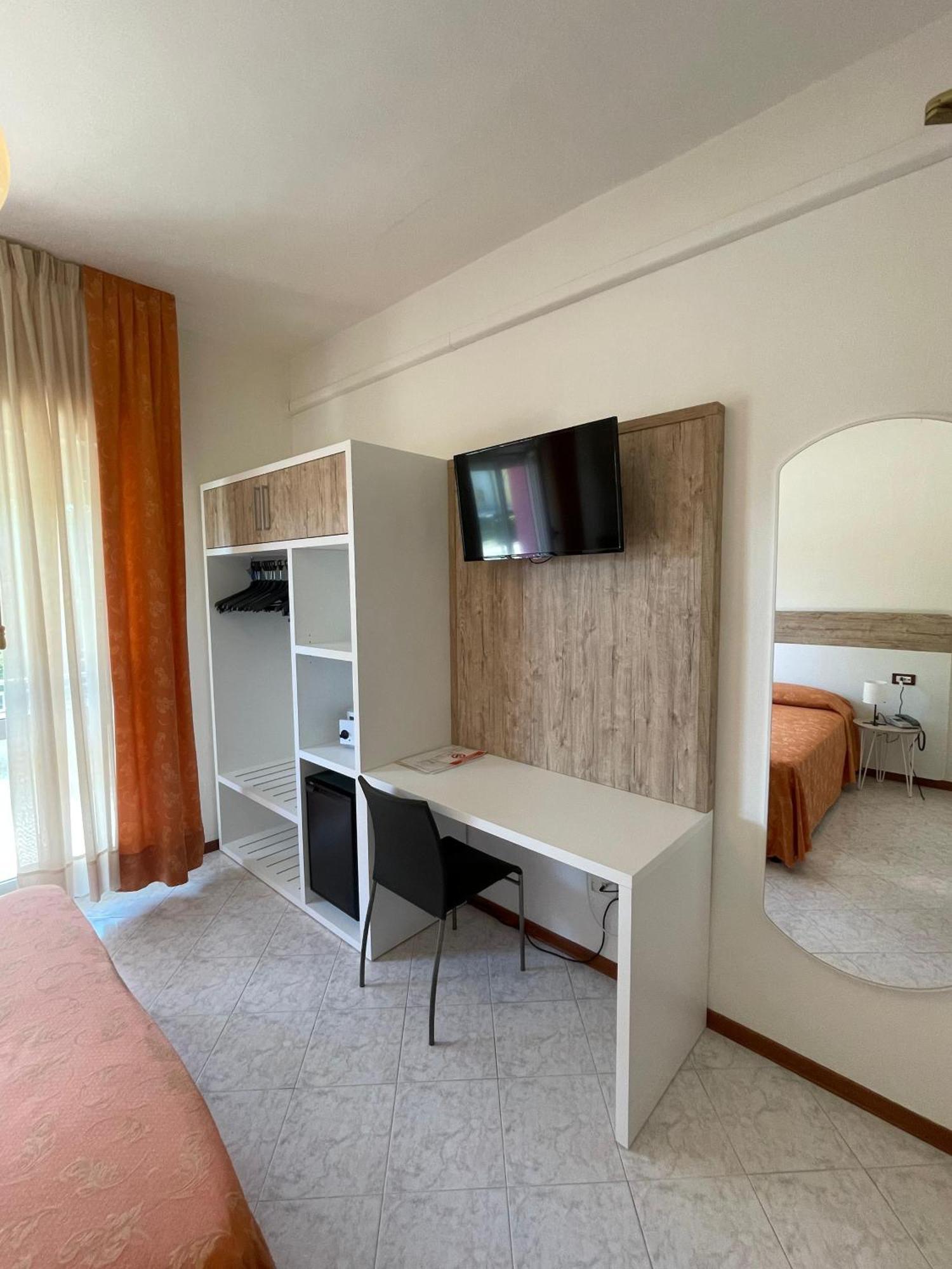Hotel Di Giovanni Бибионе Екстериор снимка