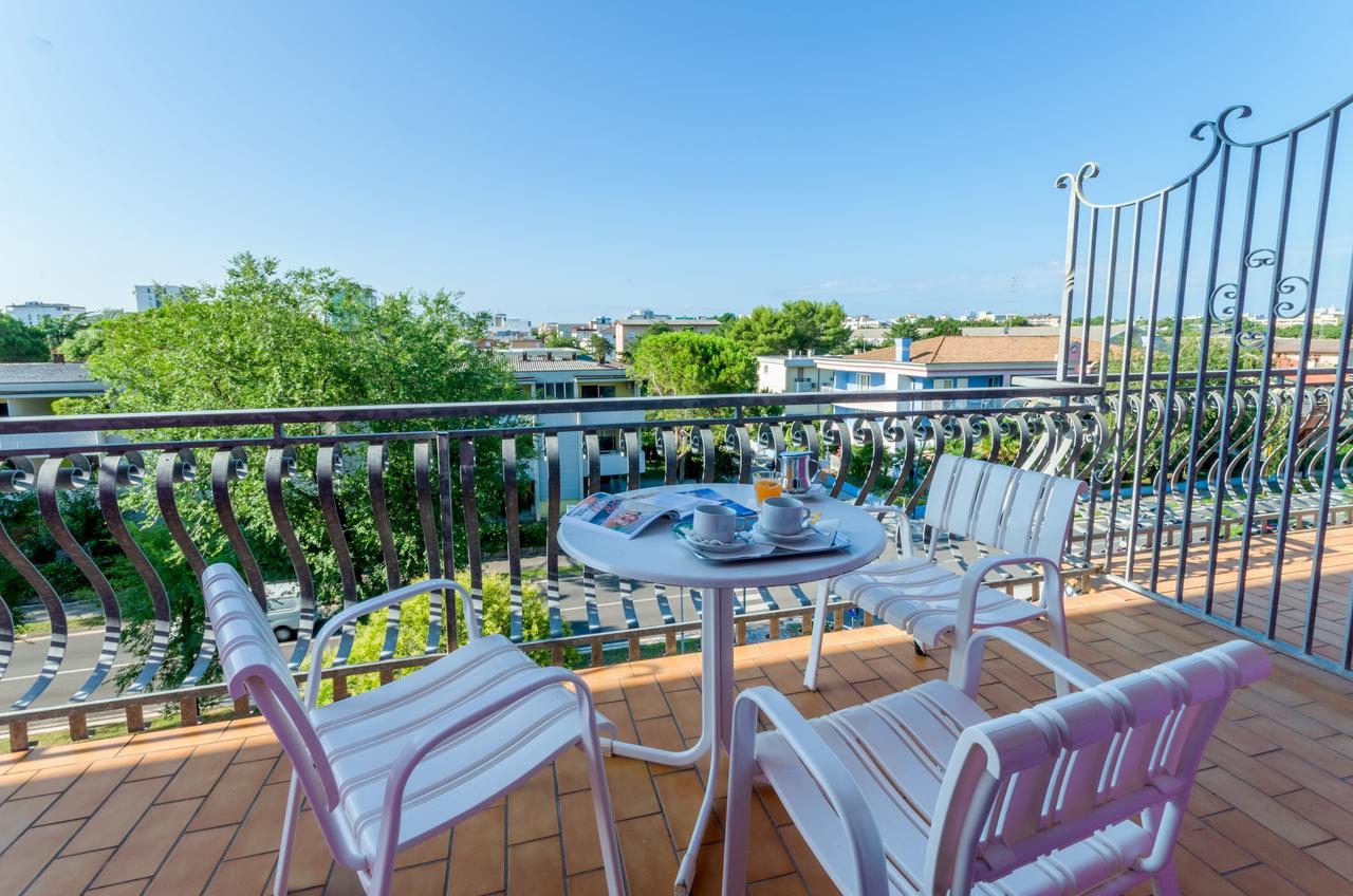 Hotel Di Giovanni Бибионе Екстериор снимка
