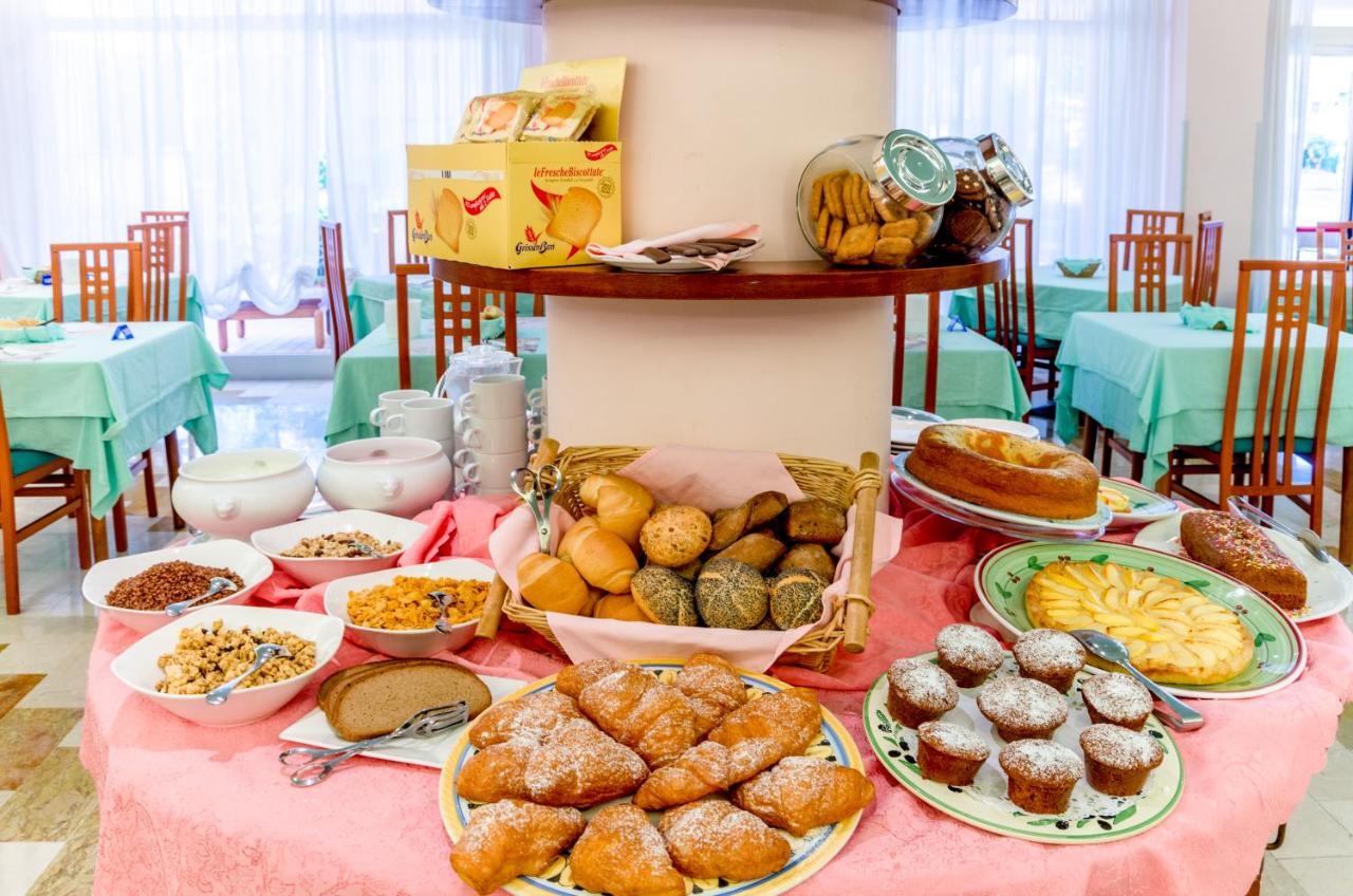 Hotel Di Giovanni Бибионе Екстериор снимка