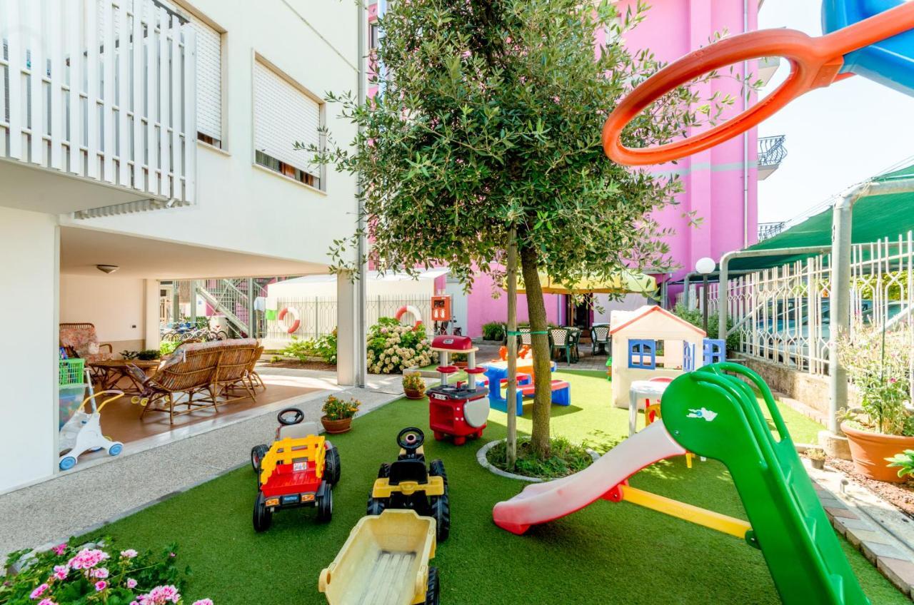 Hotel Di Giovanni Бибионе Екстериор снимка