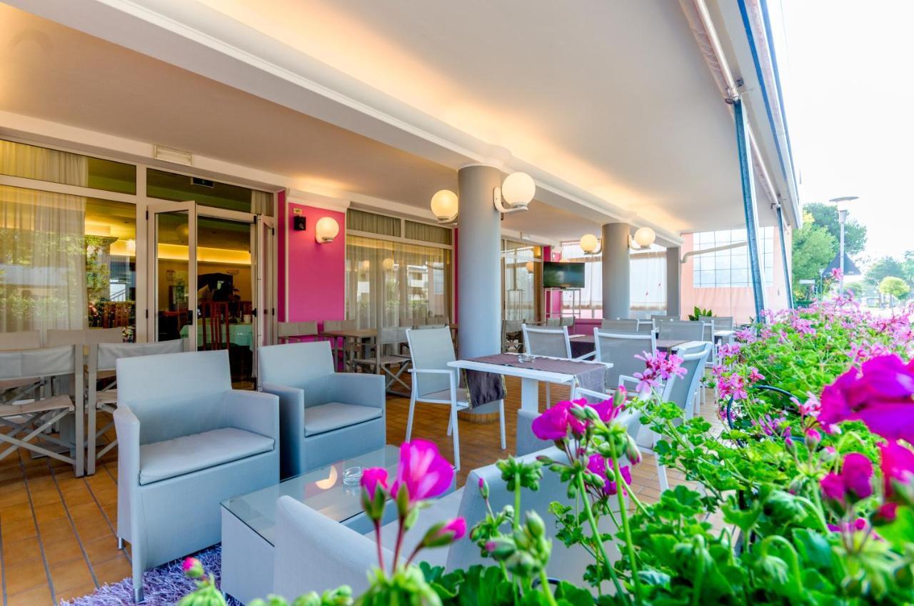 Hotel Di Giovanni Бибионе Екстериор снимка