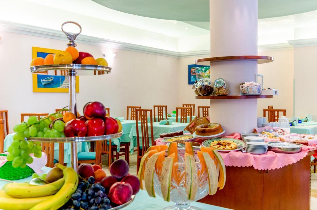 Hotel Di Giovanni Бибионе Екстериор снимка